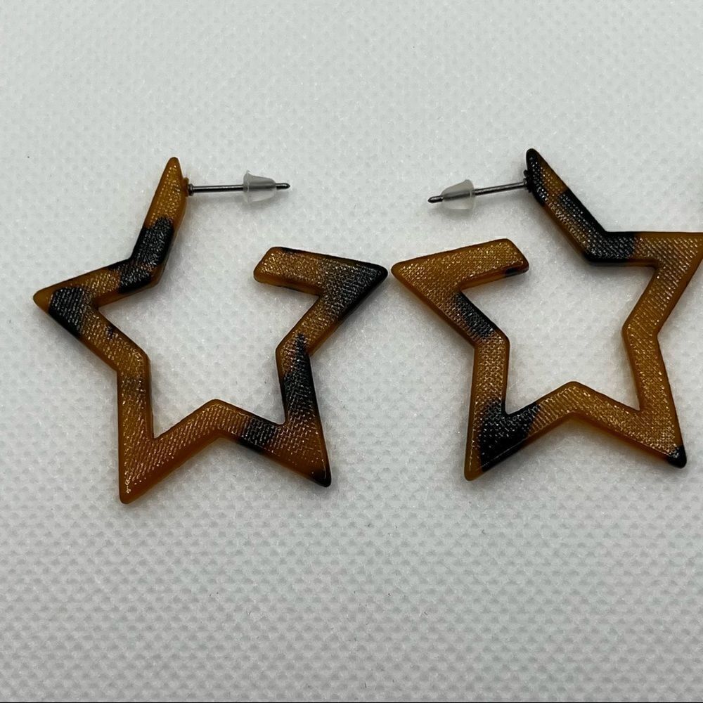 EARRINGS! Tortoise Shell Epoxy Star Shape Earrings BNWT - Picture 2 of 5